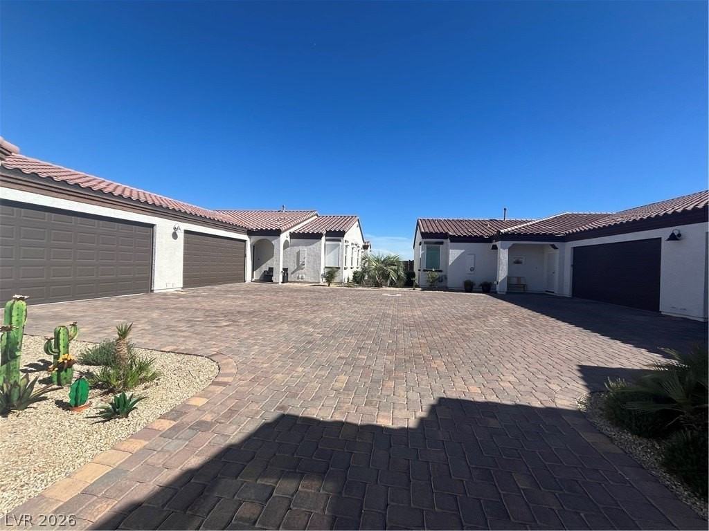 1533 Franklin Ln - Photo 2 of 50