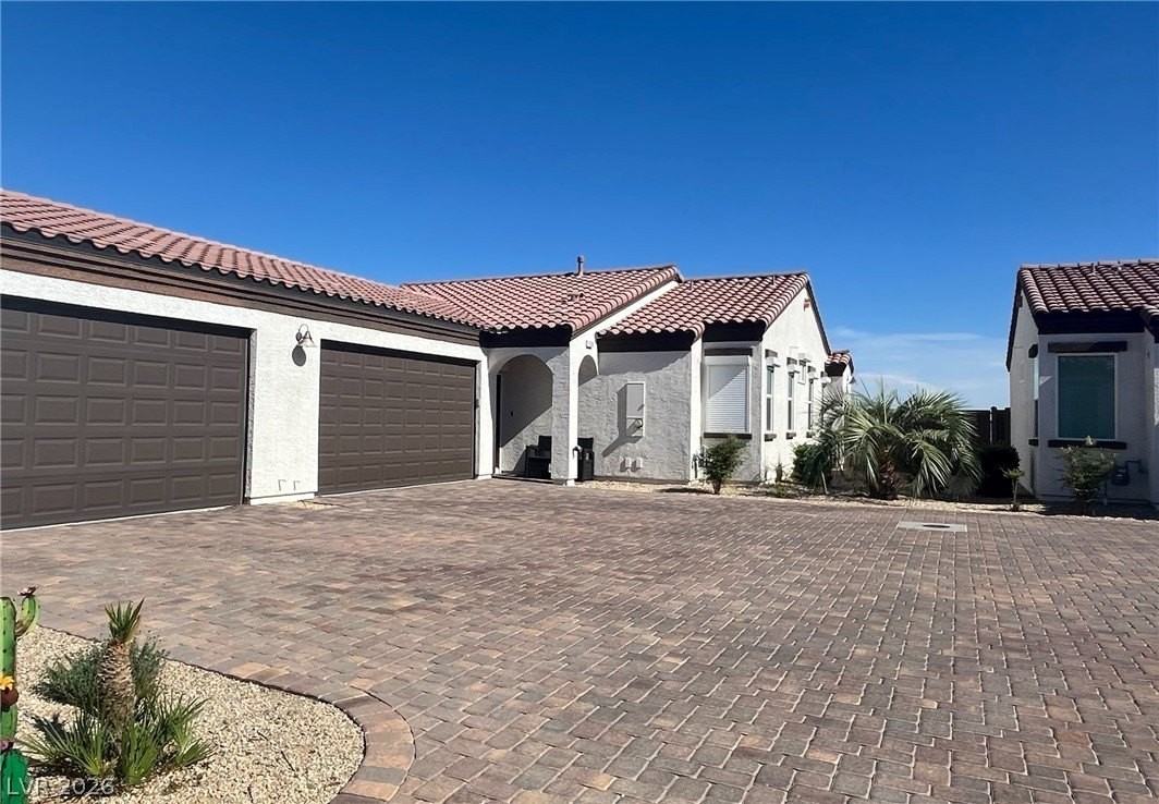 1533 Franklin Ln - Photo 3 of 50