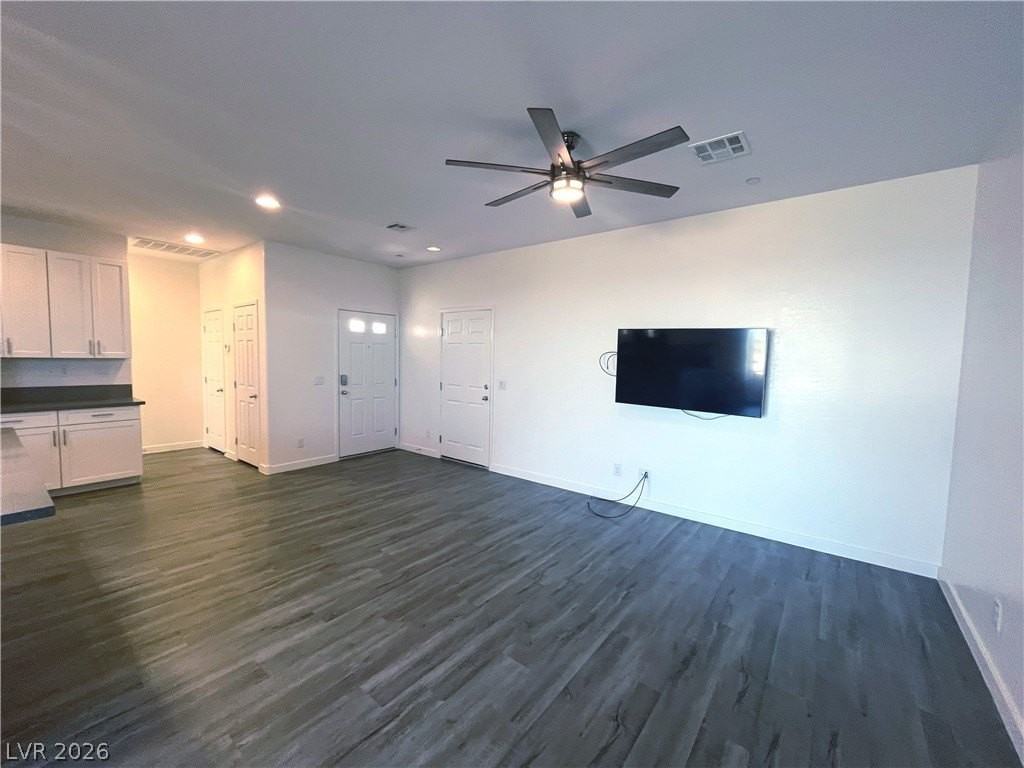 1533 Franklin Ln - Photo 5 of 50