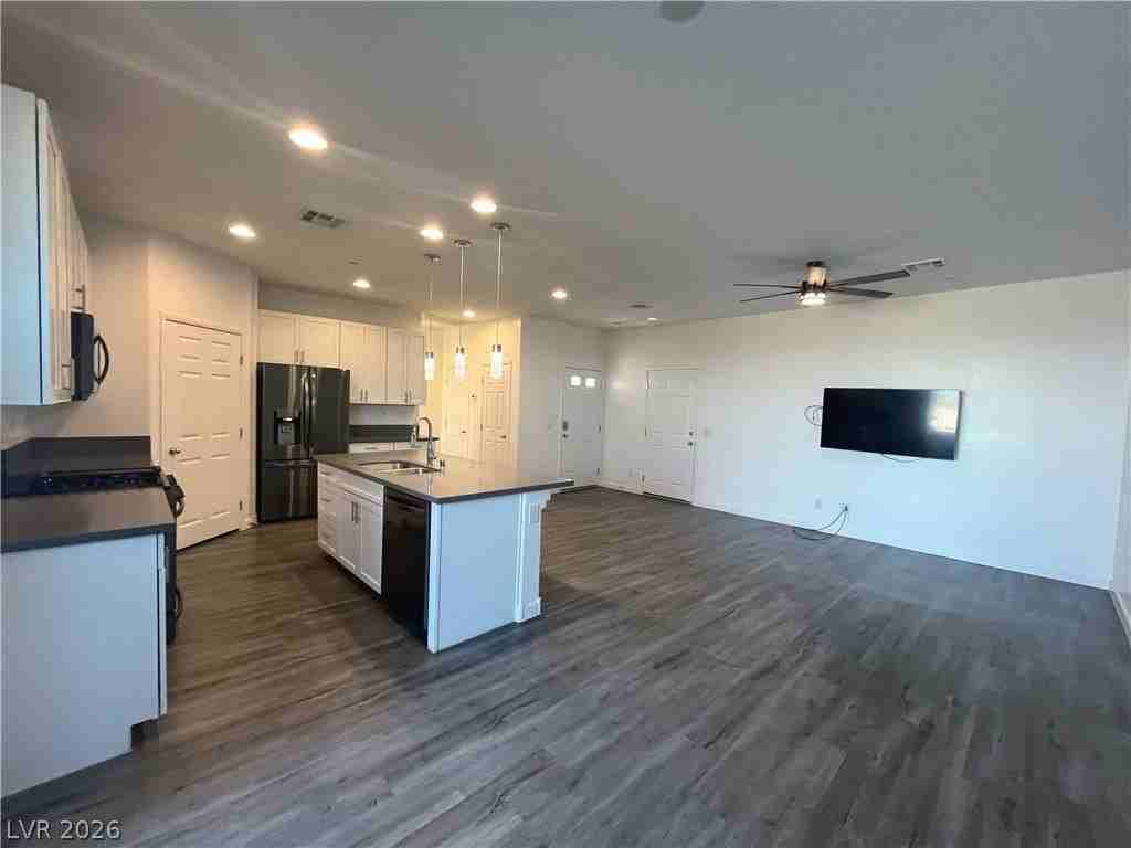 1533 Franklin Ln - Photo 6 of 50