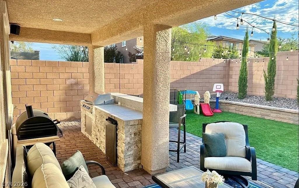 8679 Reynolds Spring St - Photo 4 of 15