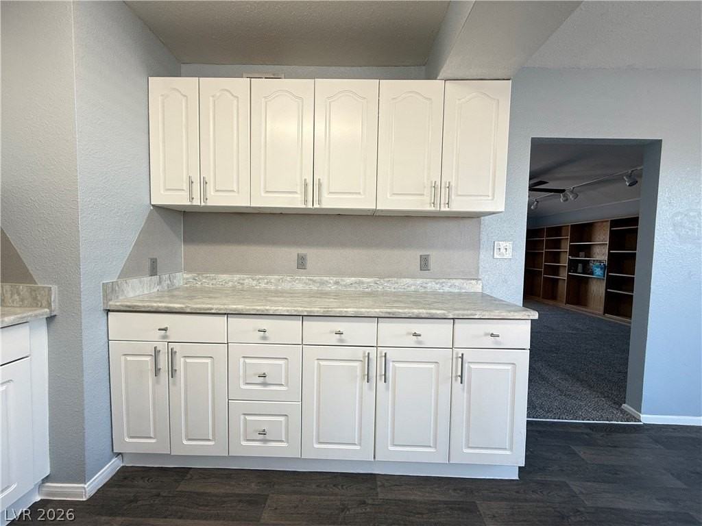 218 Tungsten St - Photo 7 of 14