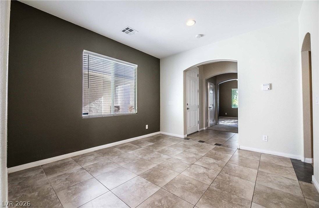 7956 Kelburn Hill St - Photo 3 of 26