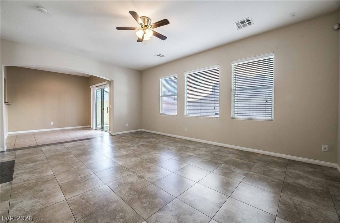 7956 Kelburn Hill St - Photo 4 of 26