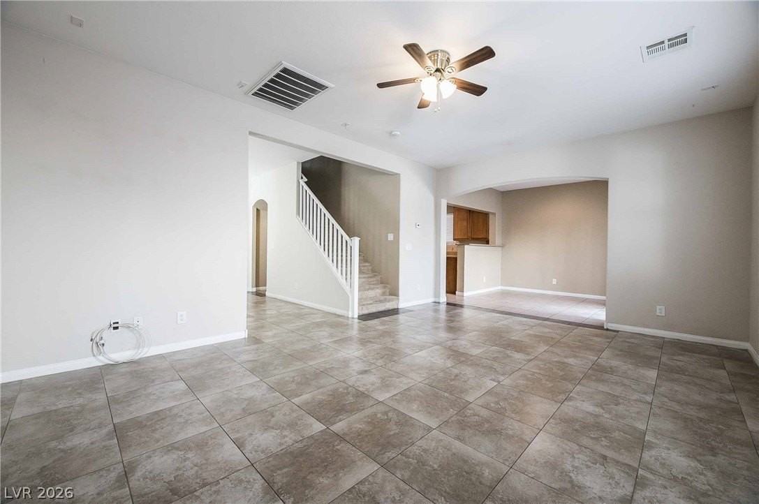 7956 Kelburn Hill St - Photo 5 of 26