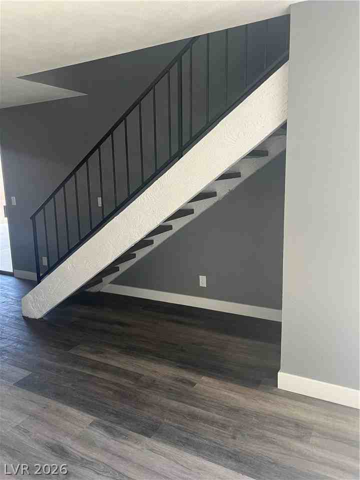 3344 Medina Ct - Photo 5 of 39