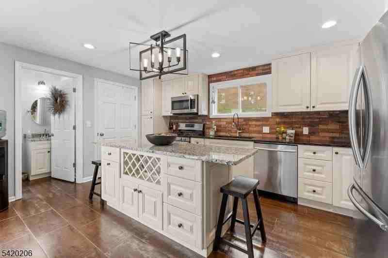 14 Mcdonald St - Photo 7 of 17