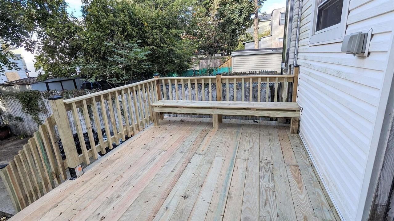 429 Mallory Ave - Photo 2 of 15