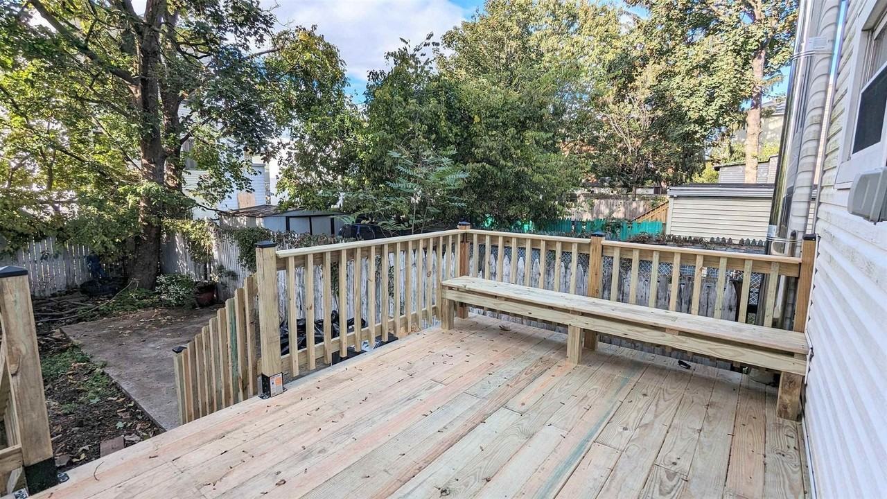 429 Mallory Ave - Photo 3 of 15