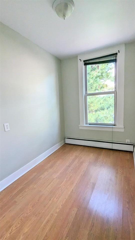 429 Mallory Ave - Photo 4 of 15