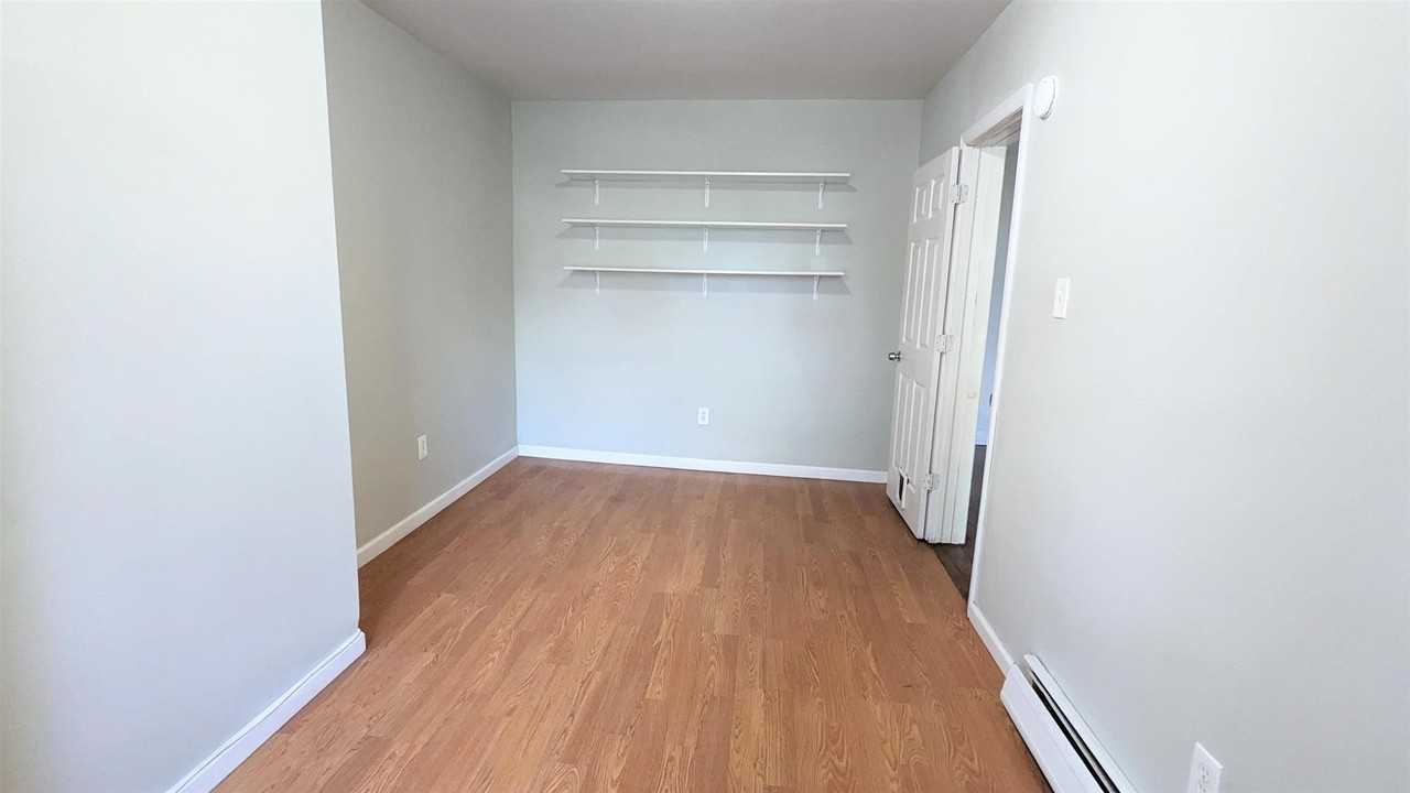 429 Mallory Ave - Photo 5 of 15