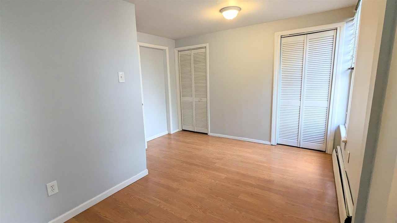 429 Mallory Ave - Photo 6 of 15