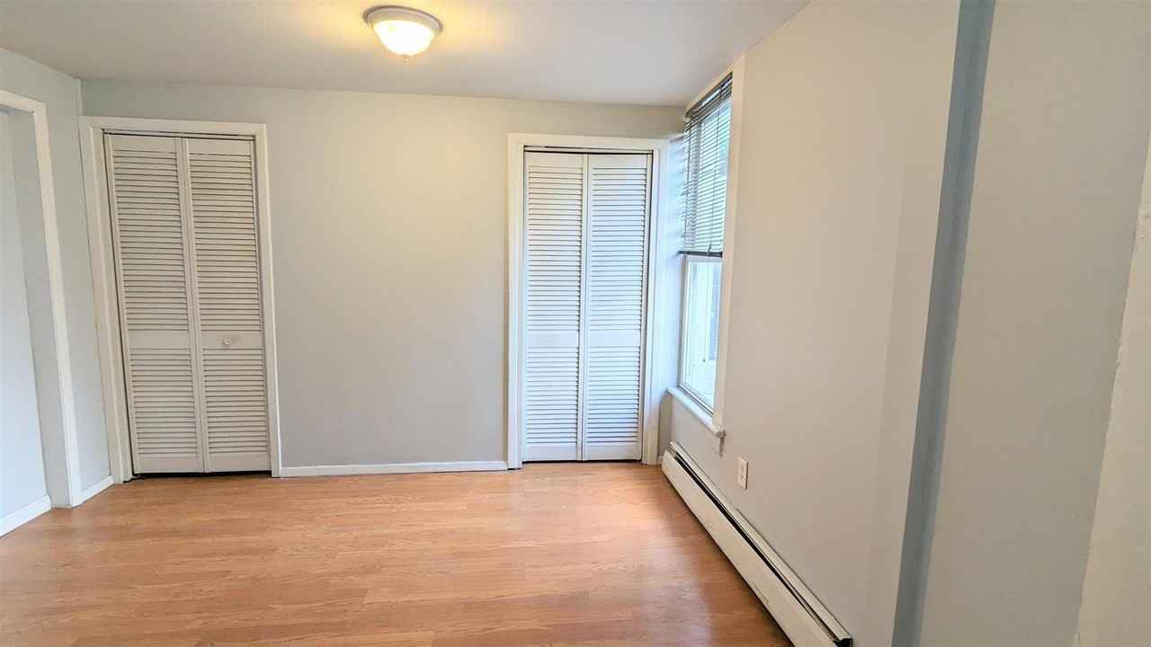 429 Mallory Ave - Photo 7 of 15