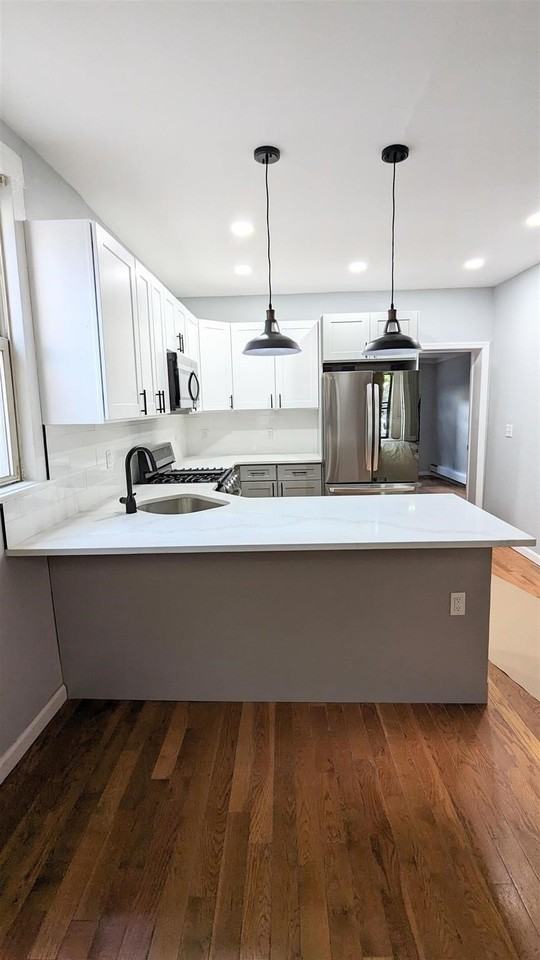 429 Mallory Ave - Photo 2 of 15