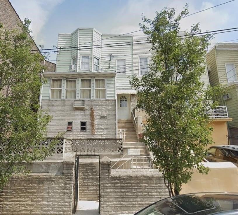 724 17th St - Photo 2 of 32