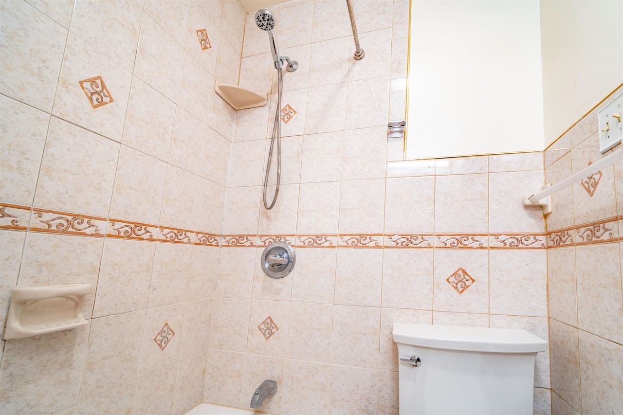 724 17th St - Photo 6 of 32