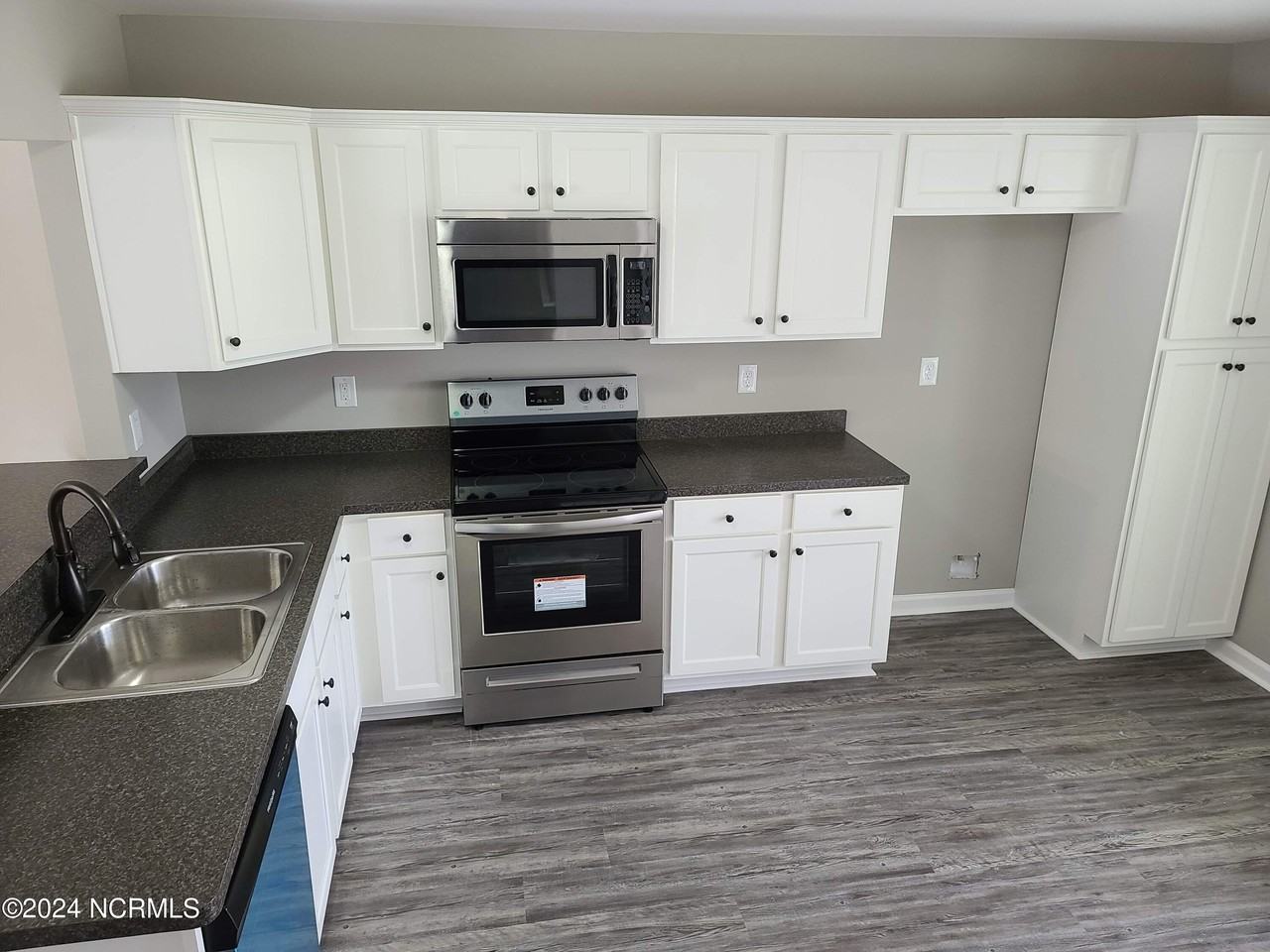 135 Cornerstone Dr - Photo 4 of 7