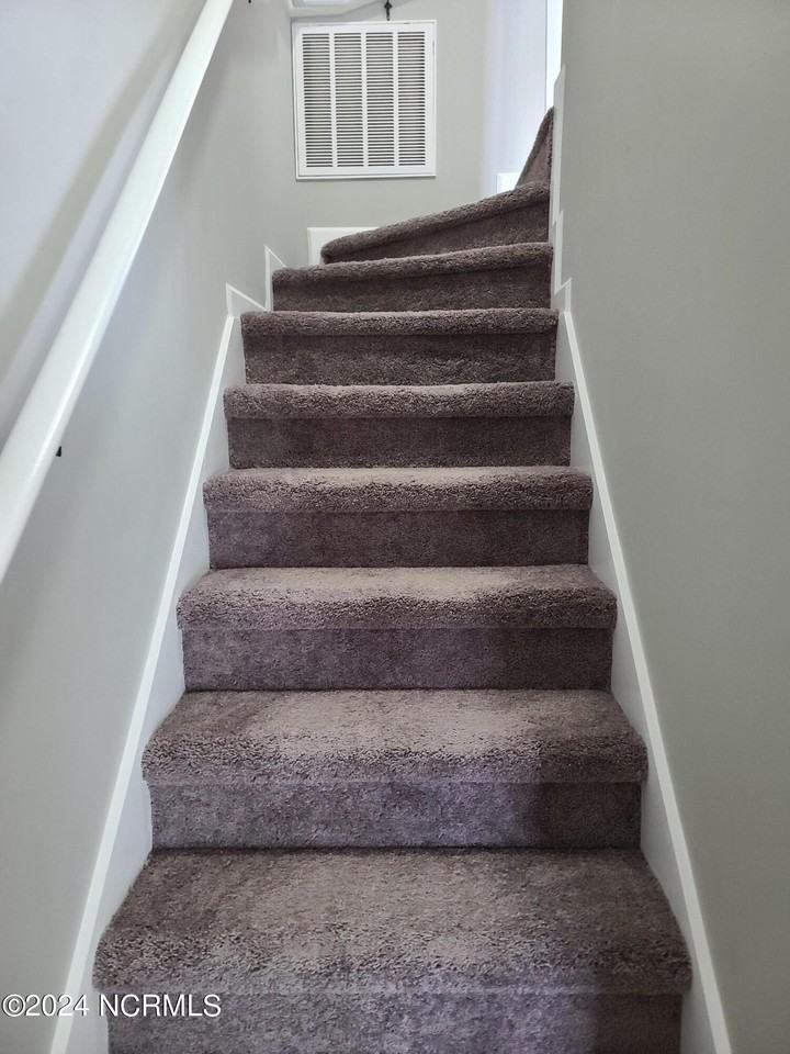 135 Cornerstone Dr - Photo 6 of 7