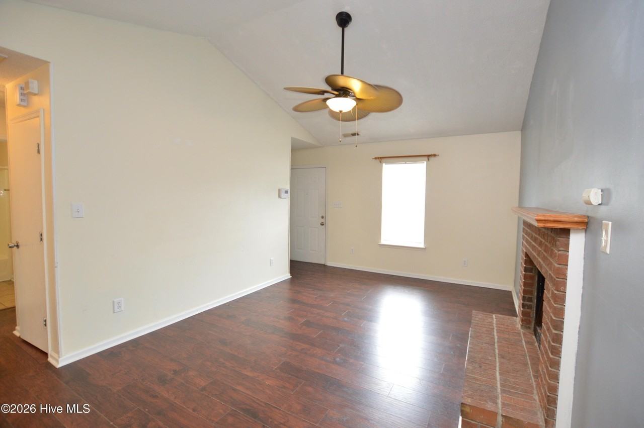 109 Live Oak Ct - Photo 4 of 14