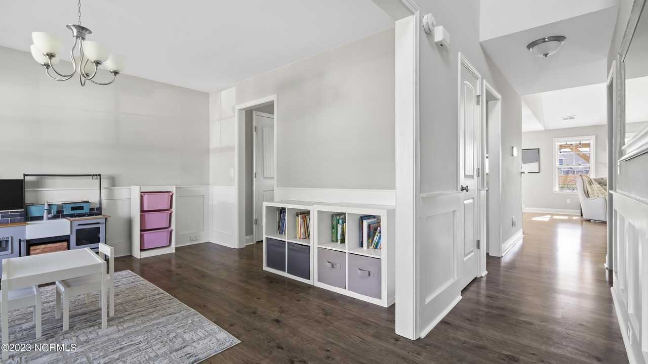 111 Emerson Ln - Photo 4 of 42