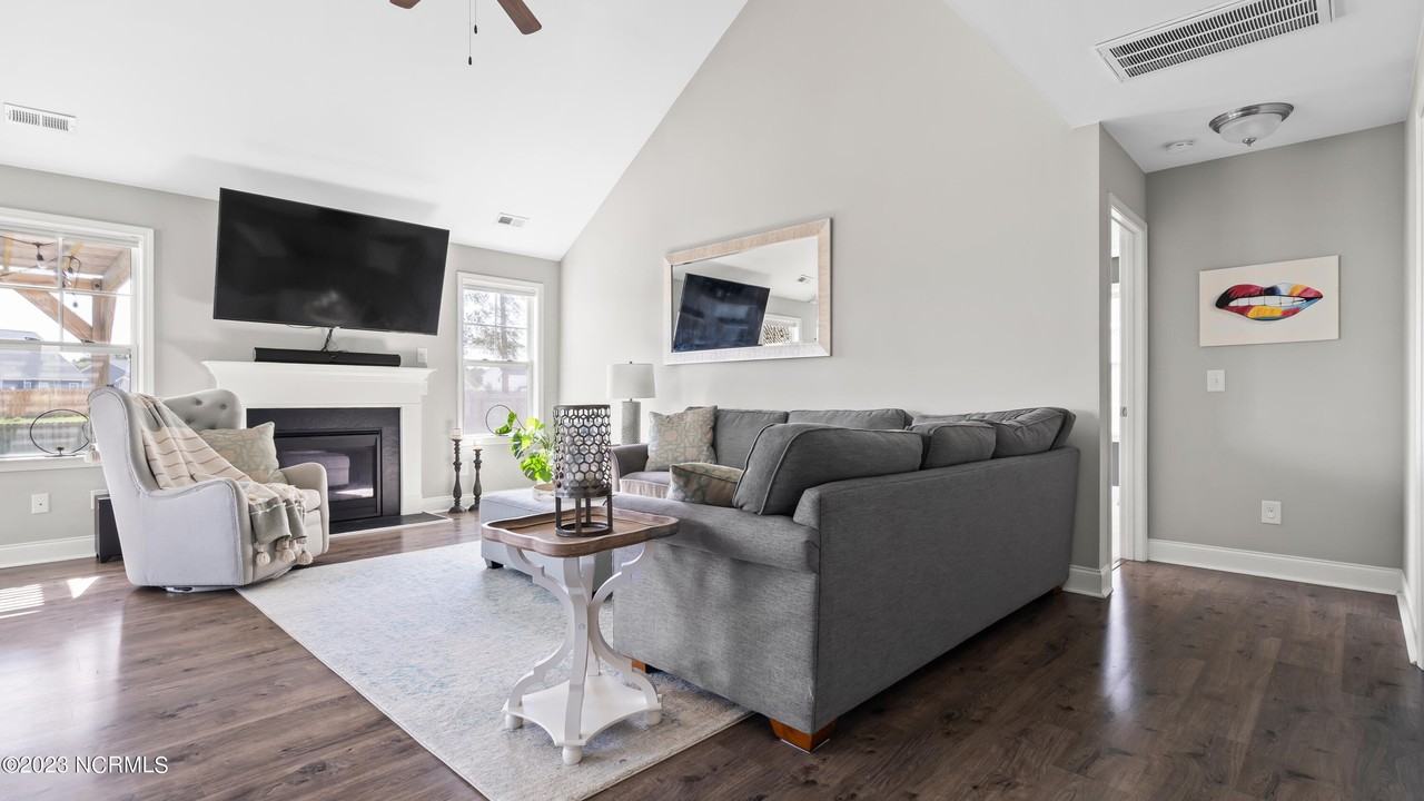 111 Emerson Ln - Photo 6 of 42