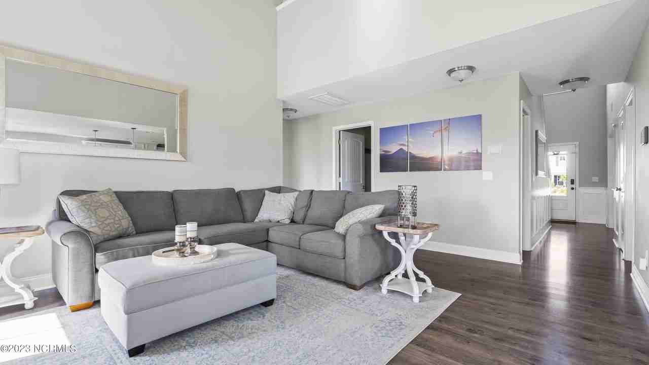 111 Emerson Ln - Photo 7 of 42