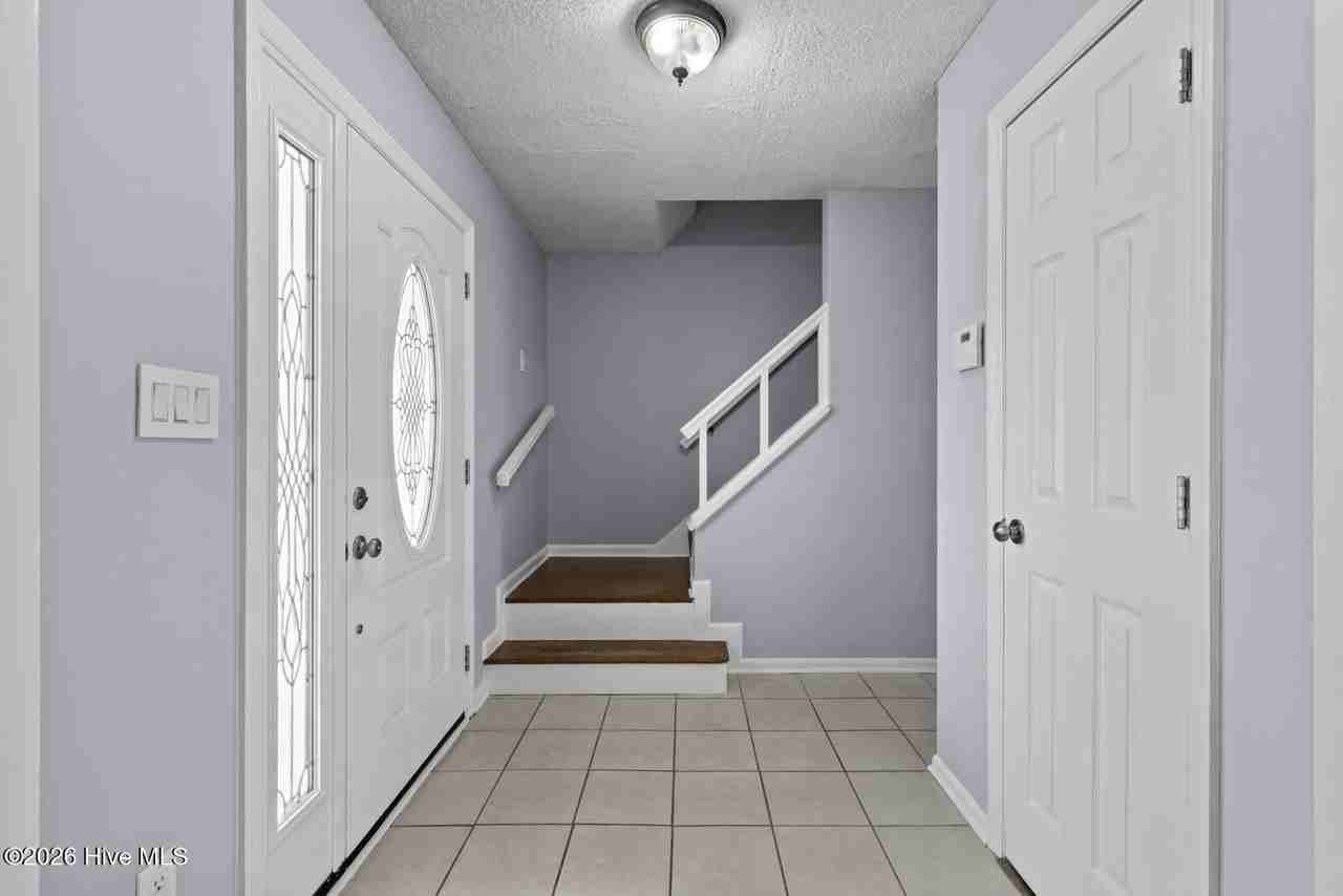 217 Mahogany Dr - Photo 2 of 24