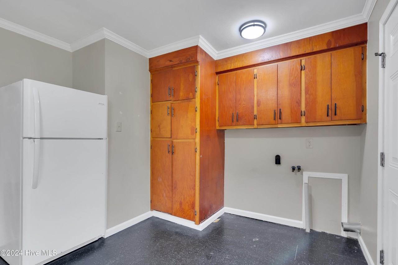 1001 Davis St - Photo 6 of 15