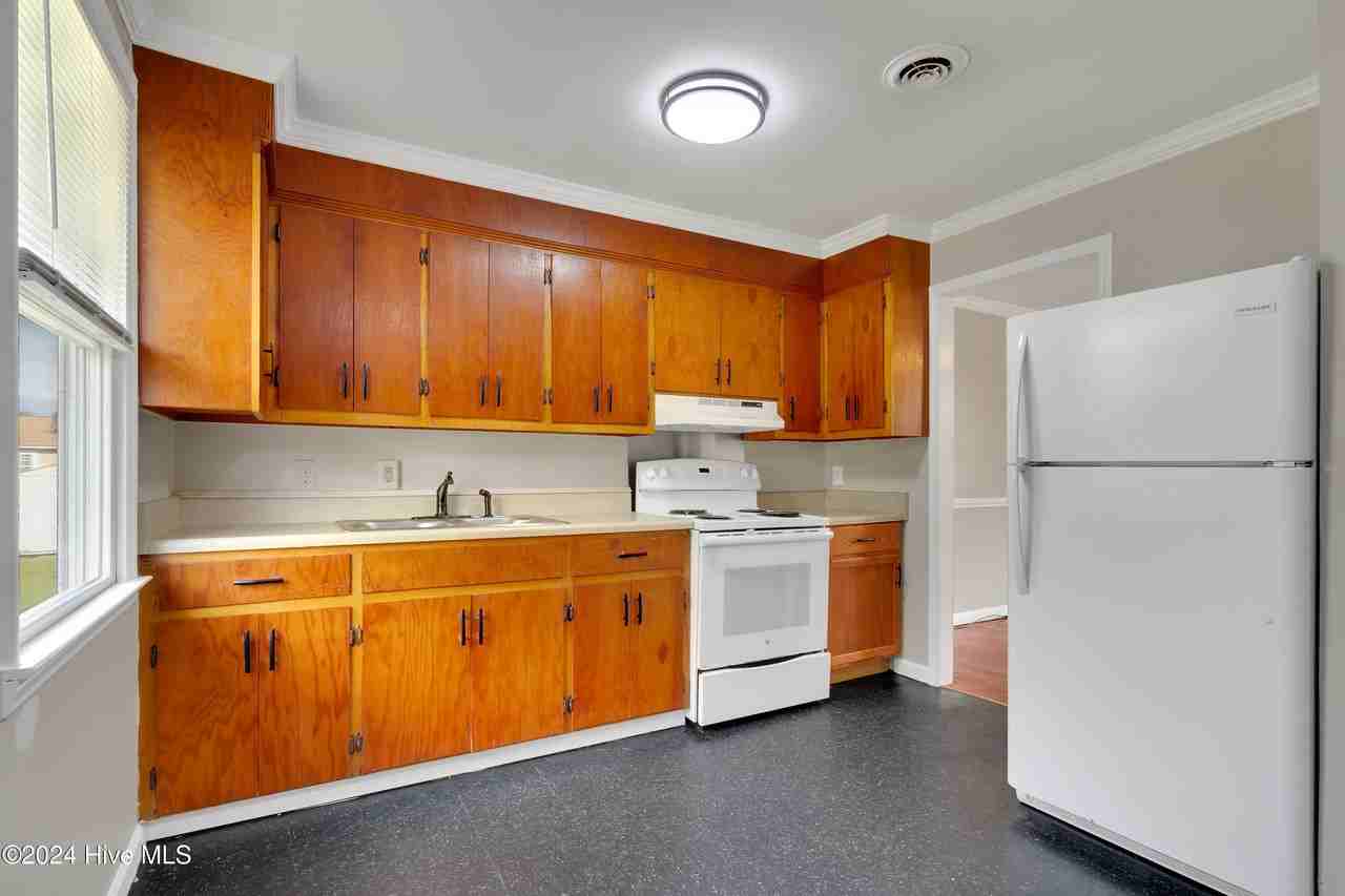 1001 Davis St - Photo 7 of 15