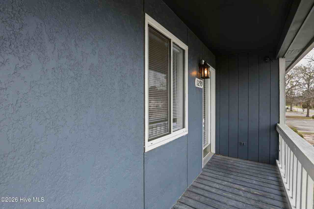 1299 Wellington Ave - Photo 3 of 19