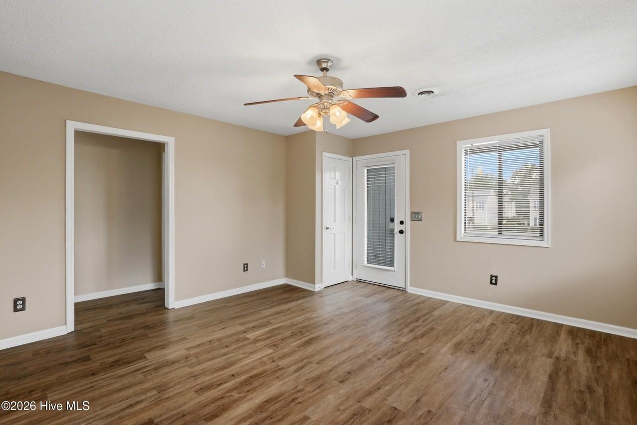 1299 Wellington Ave - Photo 4 of 19