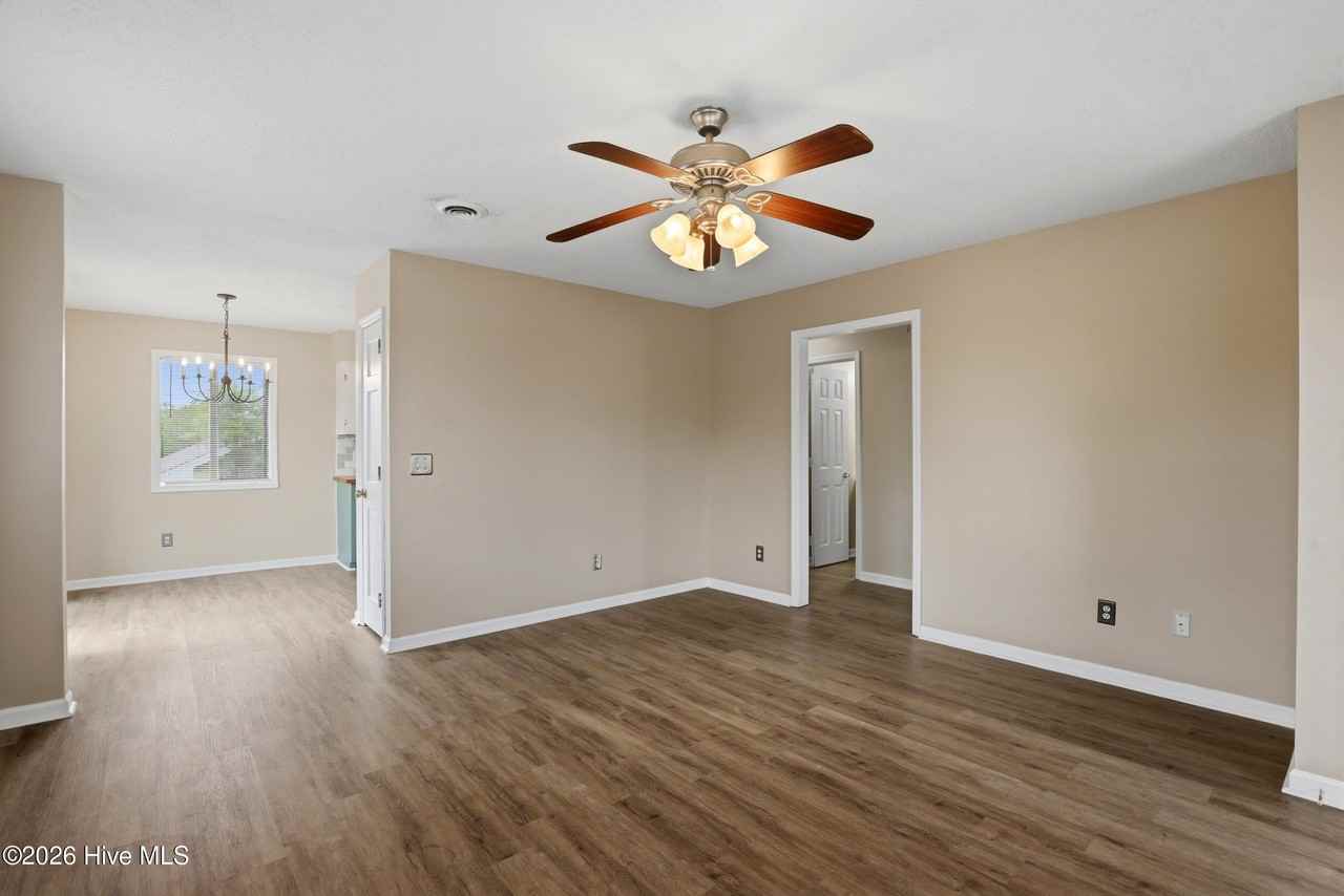 1299 Wellington Ave - Photo 5 of 19