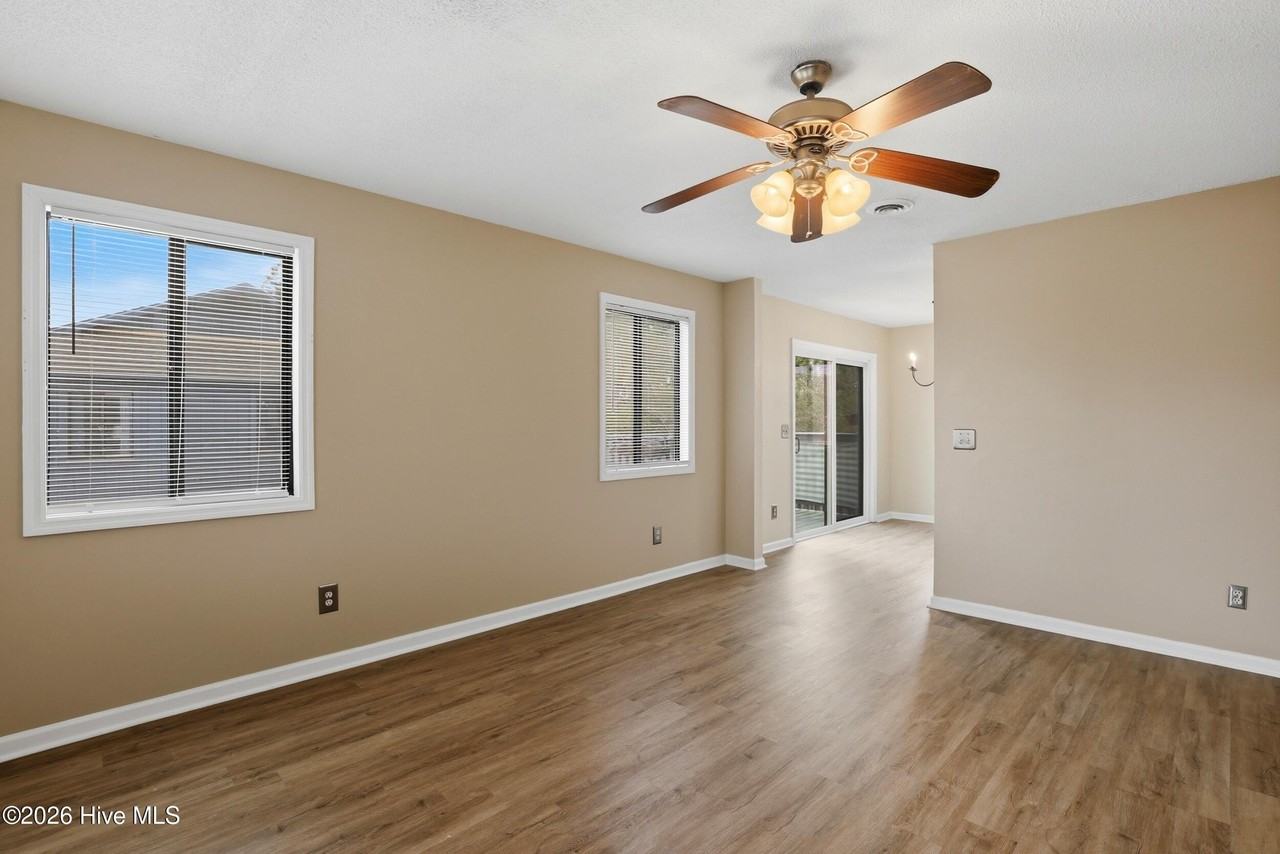 1299 Wellington Ave - Photo 6 of 19