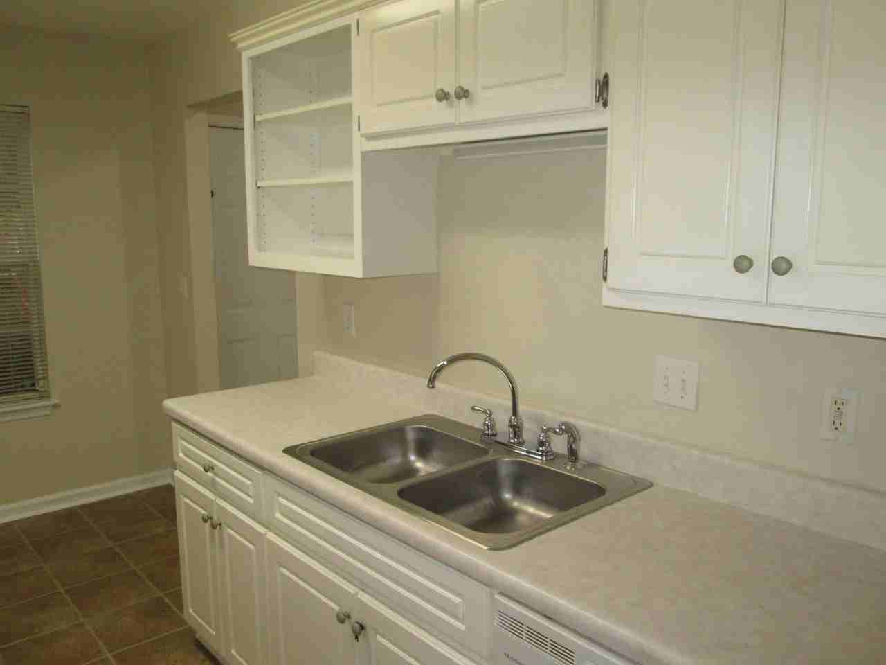 413 Northrop Pl - Photo 5 of 14