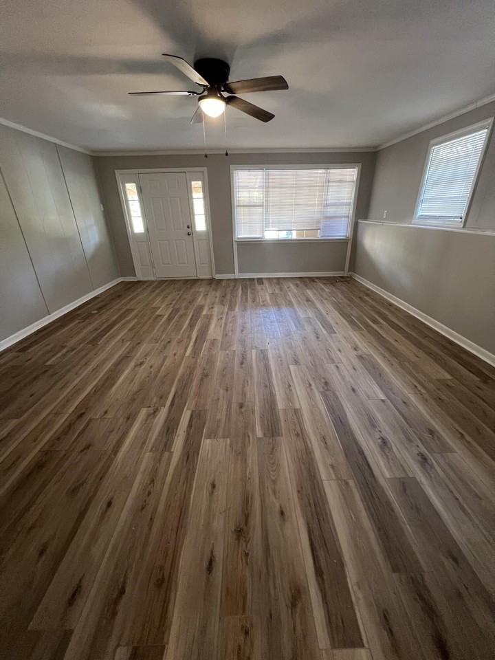 323 Sally Dr - Photo 4 of 13