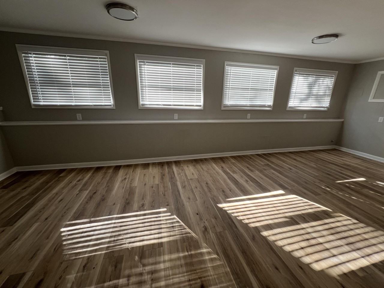 323 Sally Dr - Photo 6 of 13