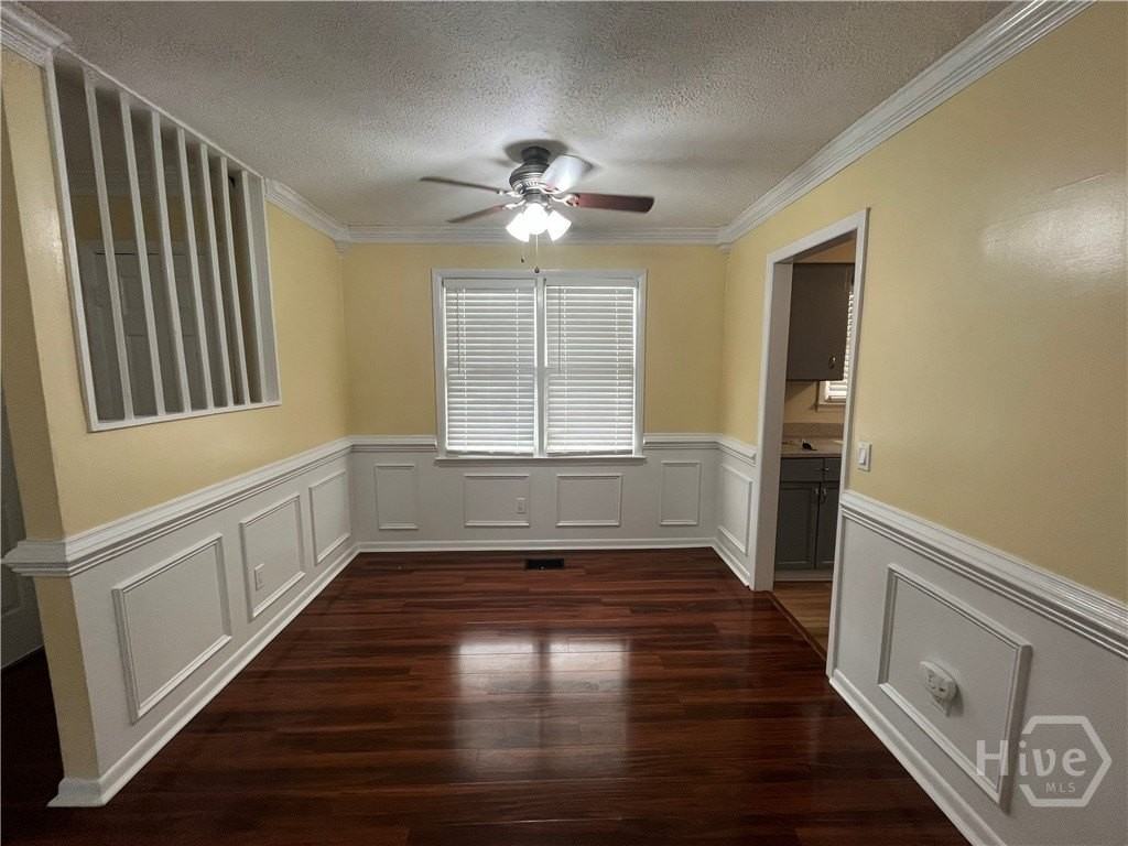 1320 E 35th St - Photo 4 of 9