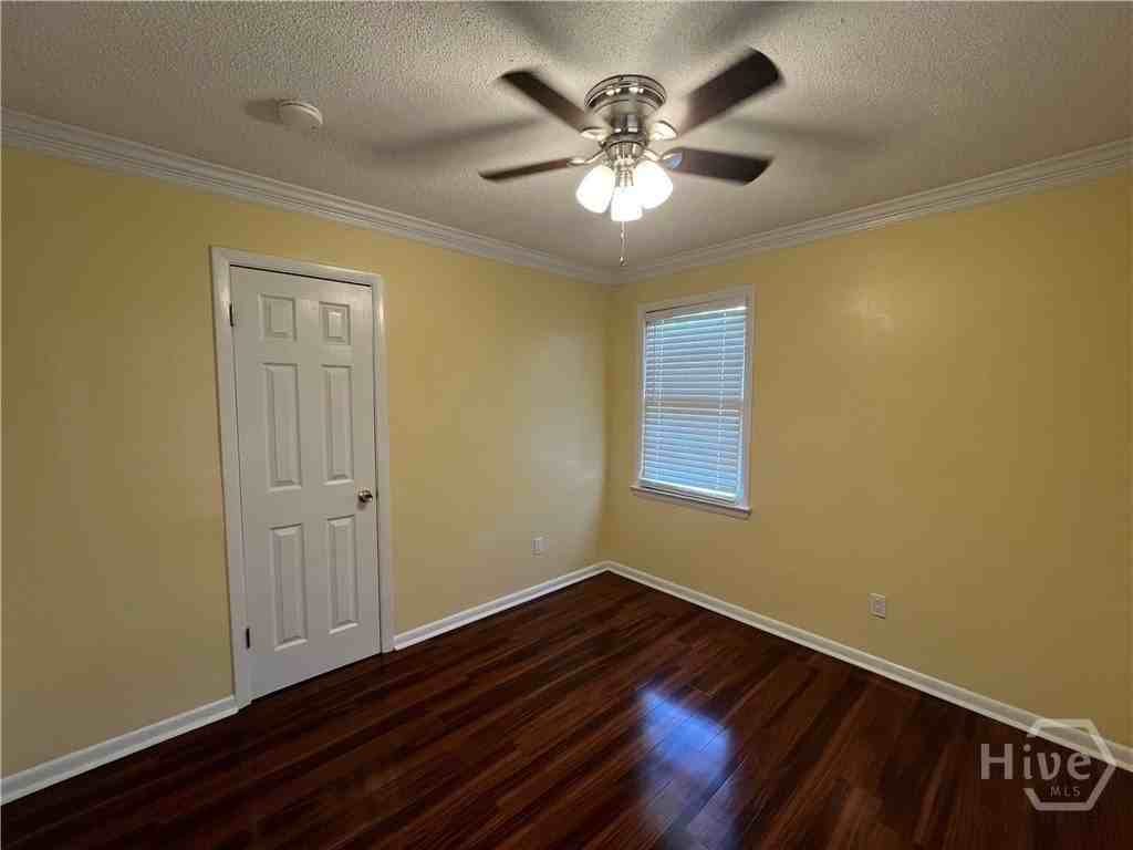 1320 E 35th St - Photo 6 of 9