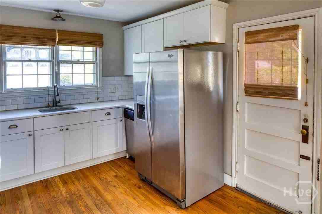 2201 E 41st St - Photo 6 of 13