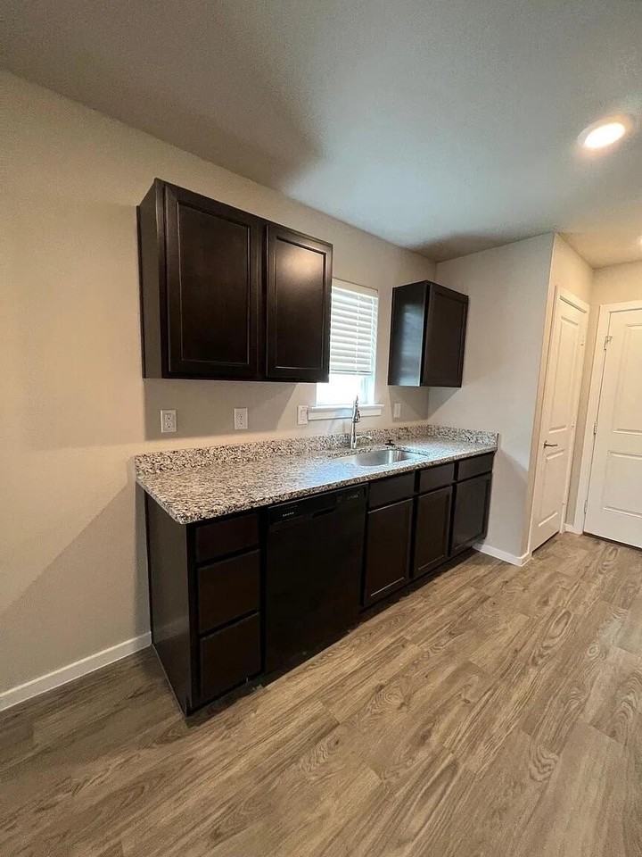 9712 Trenton Ave - Photo 2 of 9