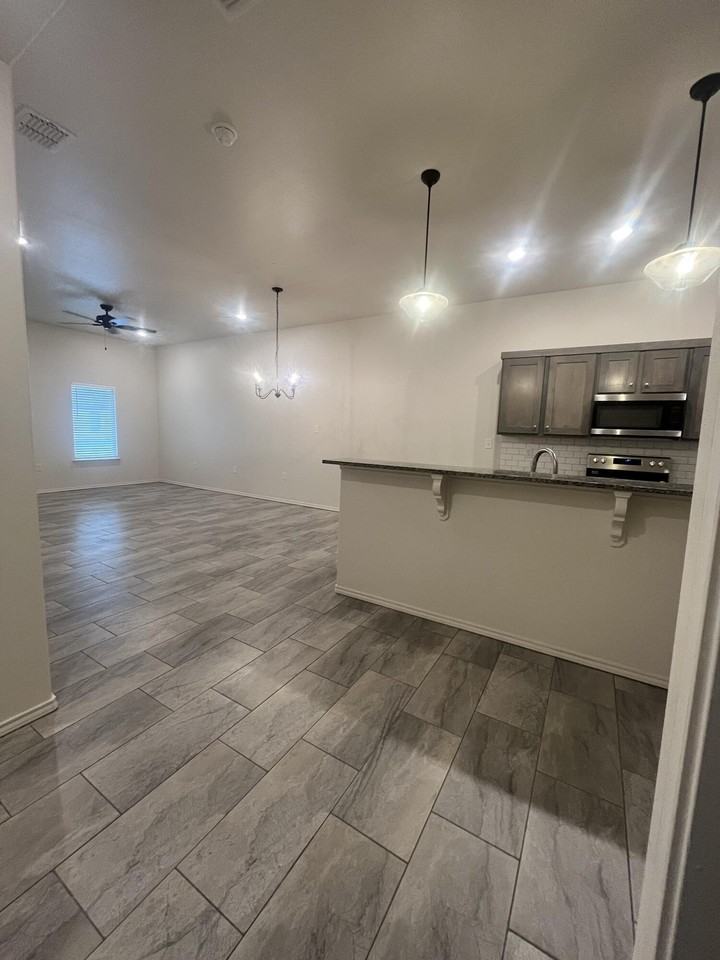 2613 136th St - Photo 3 of 13