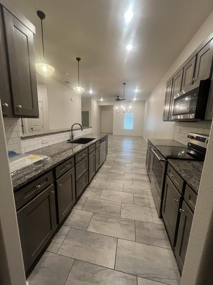 2611 136th St - Photo 5 of 13