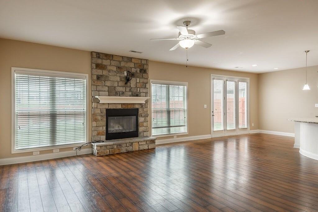 884 Sugarbush Trl - Photo 6 of 17