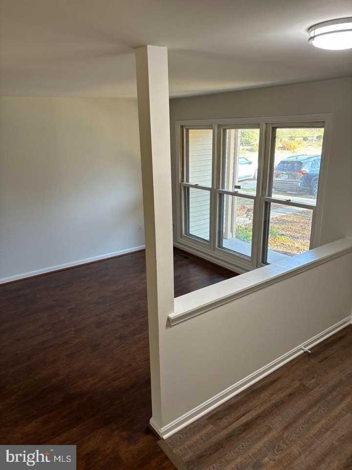 10704 Wakeman Dr - Photo 4 of 30