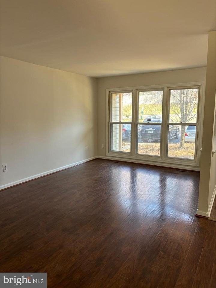 10704 Wakeman Dr - Photo 5 of 30