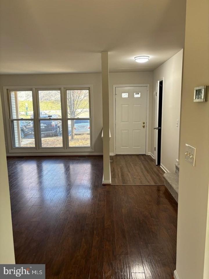 10704 Wakeman Dr - Photo 6 of 30