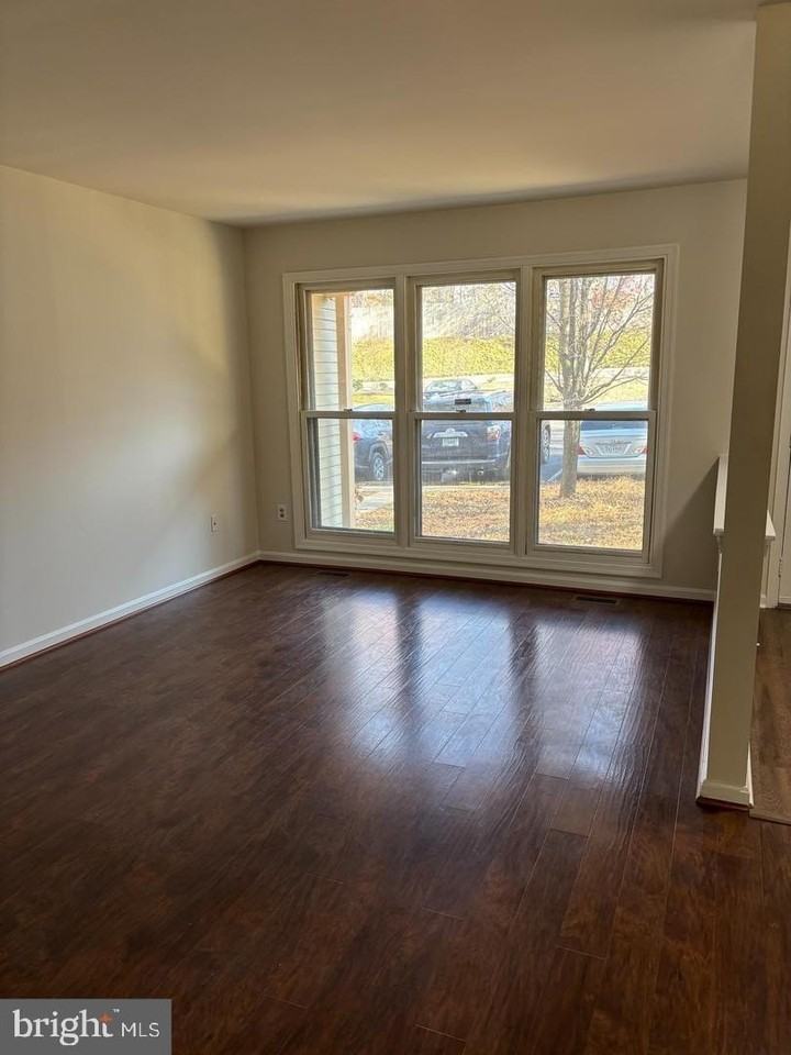 10704 Wakeman Dr - Photo 7 of 30