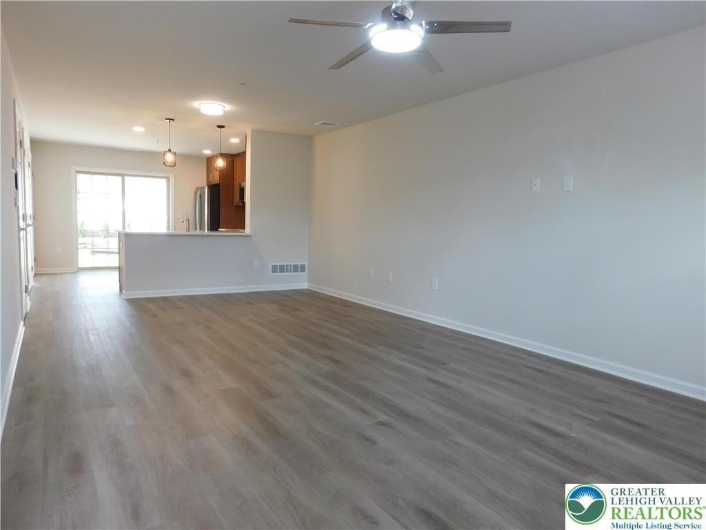 326 E Frankford St - Photo 2 of 20