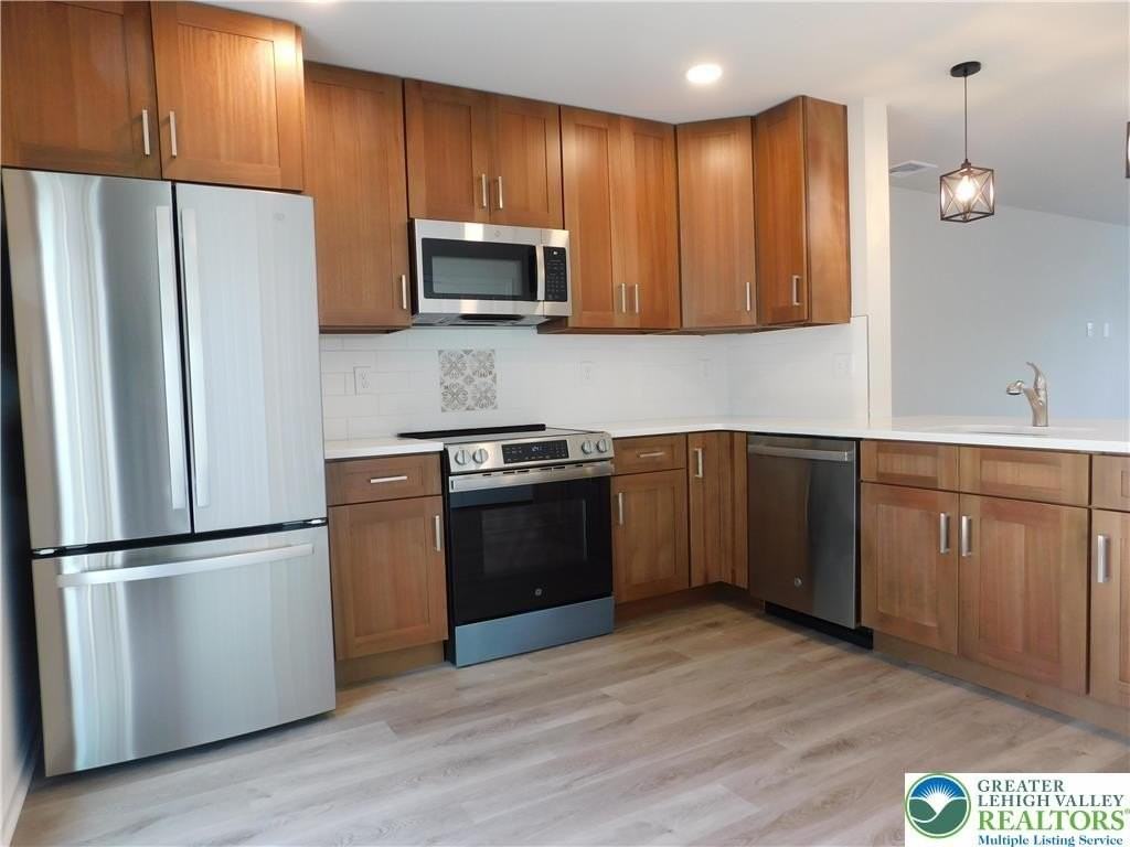 326 E Frankford St - Photo 6 of 20