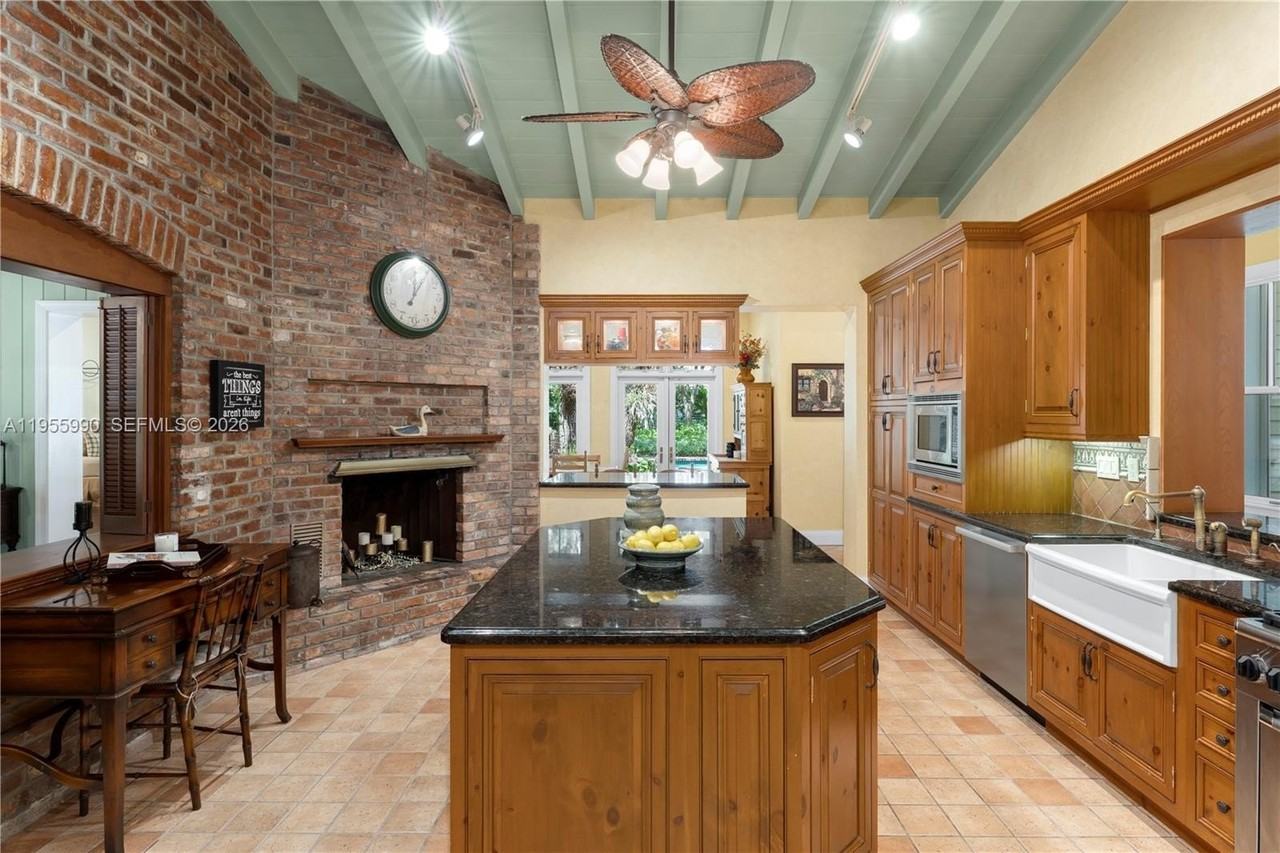 7400 Sw 47th Ct - Photo 5 of 17